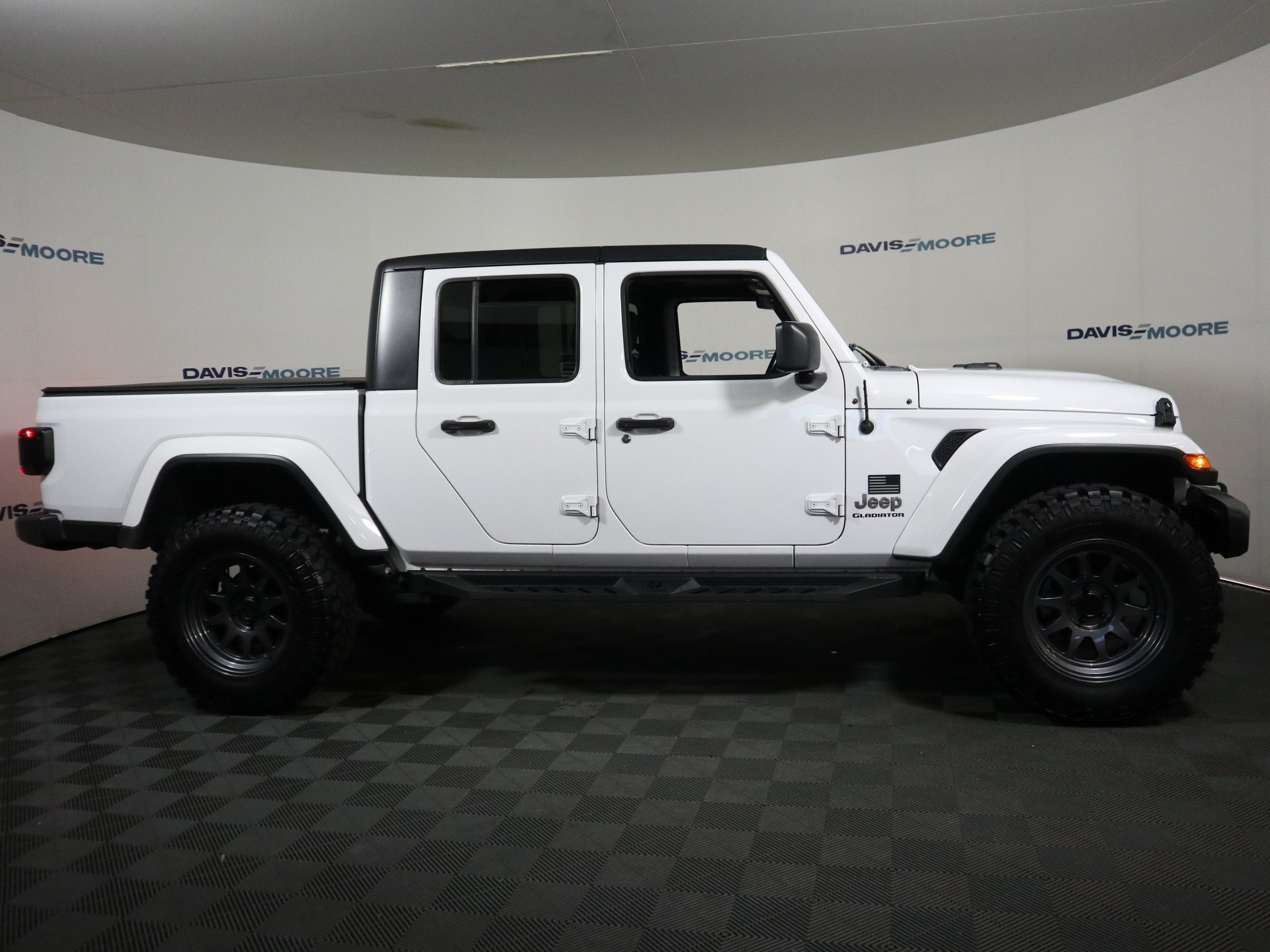 Used 2021 Jeep Gladiator Overland AWD/4WD image 4