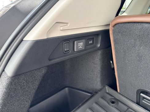 Used 2023 Acura MDX SH-AWD w/ Advance Package image 10