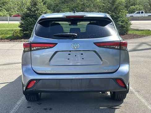 Used 2022 Toyota Highlander LE image 4