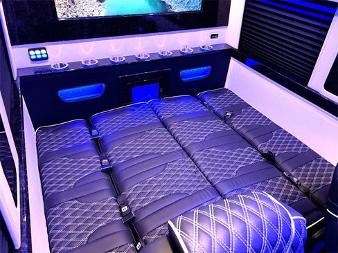 Used 2023 Mercedes-Benz Sprinter 3500 w/ Parking Package image 33