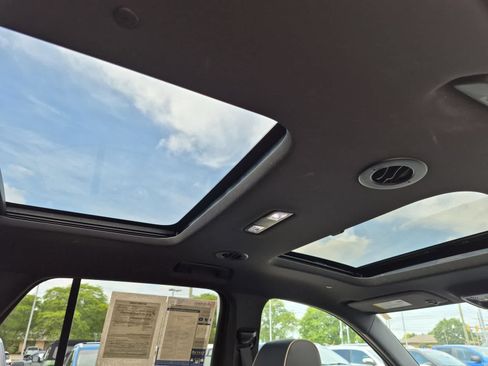 Used 2023 Chevrolet Traverse Premier w/ Redline Edition AWD/4WD image 22