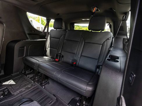 Used 2026 Chevrolet Suburban Z71 w/ Comfort Package AWD/4WD image 27
