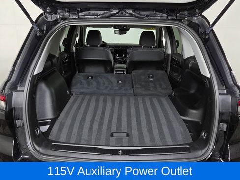 Used 2023 Jeep Grand Cherokee Laredo image 11