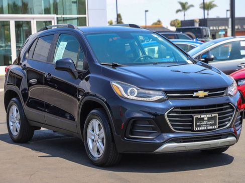 Used 2022 Chevrolet Trax LT w/ Driver Confidence Package AWD/4WD image 3