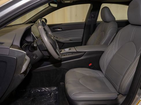 Used 2019 Toyota Avalon Limited image 11