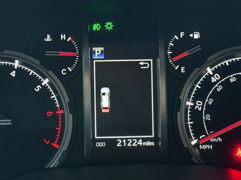 Used 2021 Toyota 4Runner Venture w/ Moonroof Package image 43