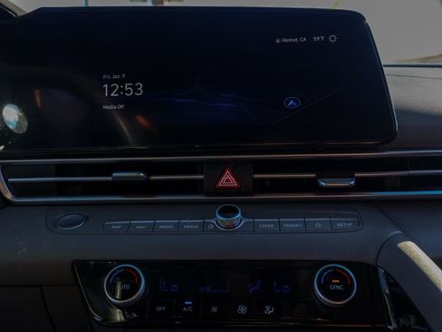 Used 2023 Hyundai Elantra SEL w/ Convenience Package image 33