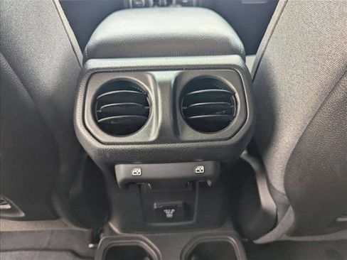 Used 2025 Jeep Wrangler Unlimited Rubicon AWD/4WD image 16