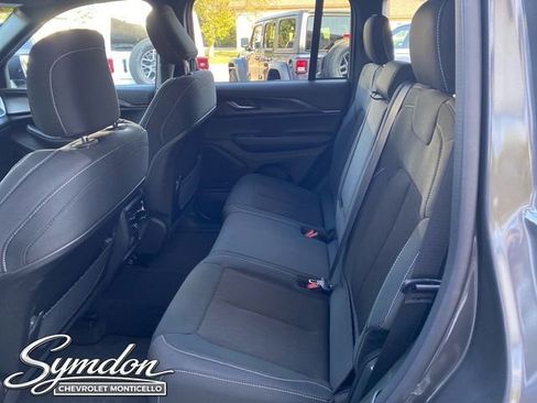 New 2025 Jeep Grand Cherokee Laredo X image 15