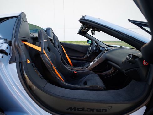 Used 2016 McLaren 675LT Spider image 51