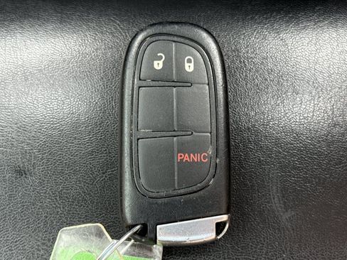 Used 2019 Jeep Cherokee Latitude Plus AWD/4WD image 23