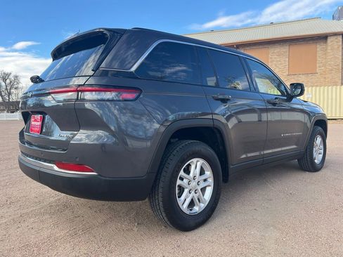 Used 2023 Jeep Grand Cherokee Laredo image 7