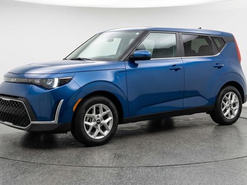 Used 2025 Kia Soul LX w/ LX Technology Package image 3