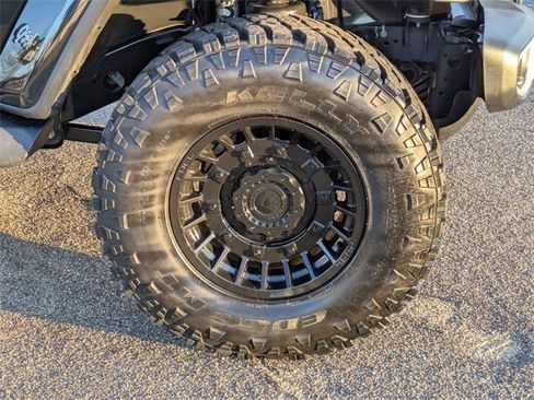 Used 2021 Jeep Gladiator Overland w/ Popular Equipment Package image 10