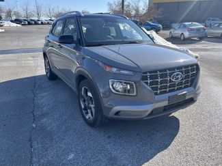 Used 2023 Hyundai Venue Limited video 1