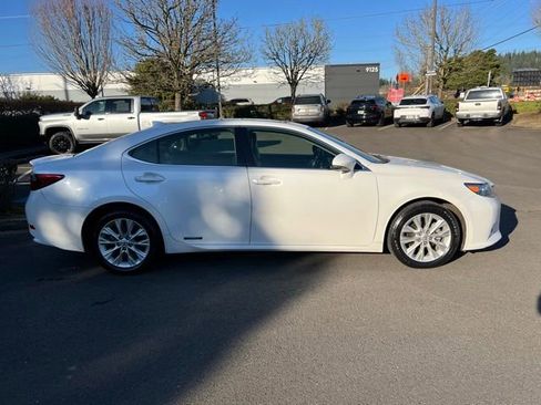 Used 2015 Lexus ES 300h image 8