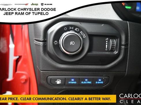 Used 2025 Jeep Wrangler Unlimited Sahara w/ Safety Group AWD/4WD image 13