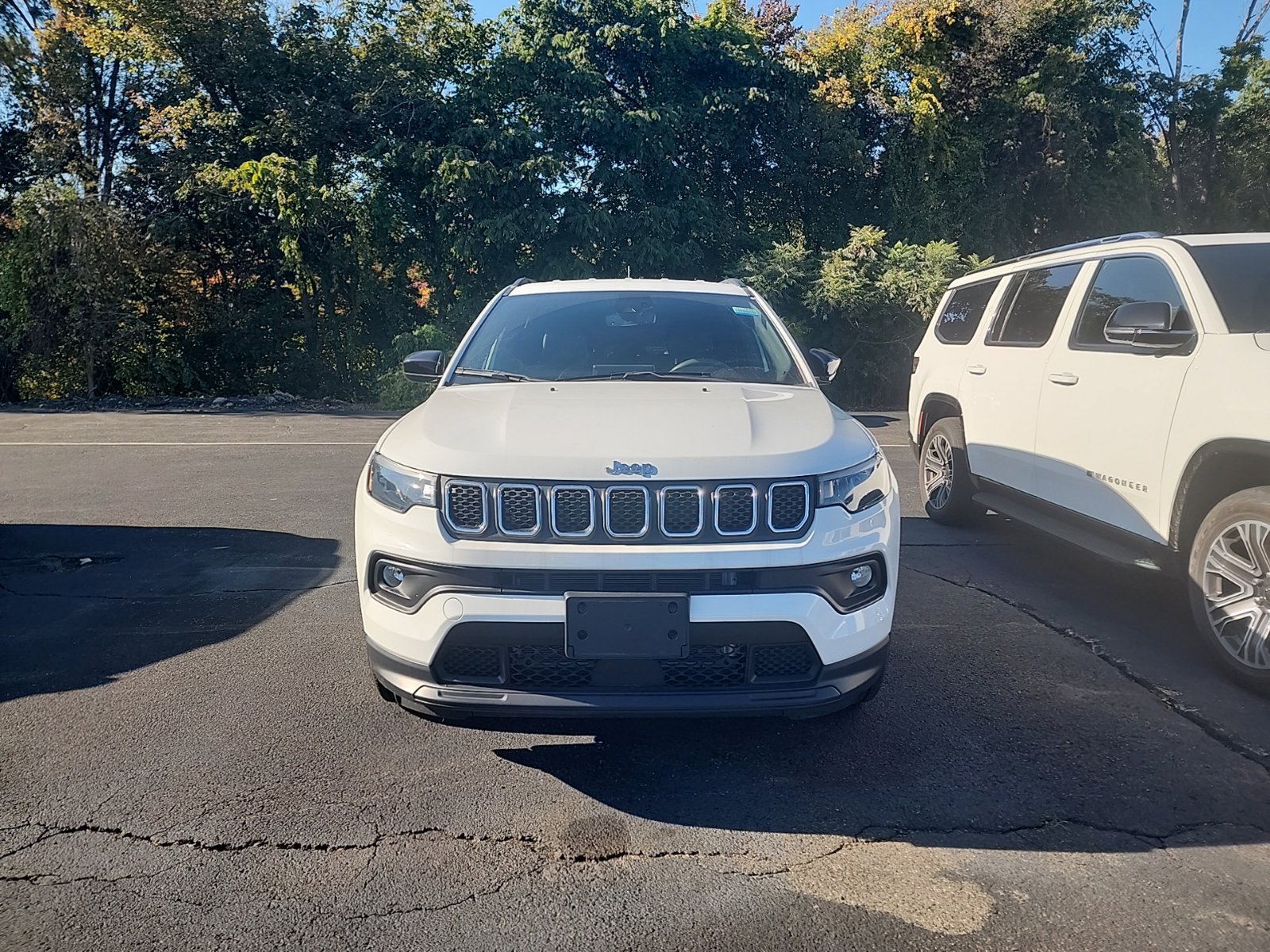 Used 2023 Jeep Compass Latitude AWD/4WD image 2
