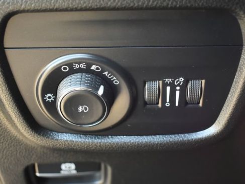 Used 2023 Jeep Grand Cherokee L Limited AWD/4WD image 21