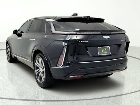 Used 2024 Cadillac Lyriq Luxury AWD/4WD image 6