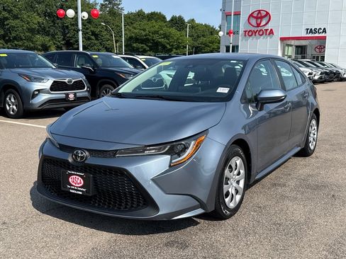 Used 2020 Toyota Corolla LE FWD image 3