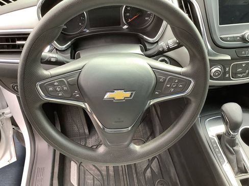 Used 2024 Chevrolet Equinox LS w/ LS Convenience Package FWD image 9