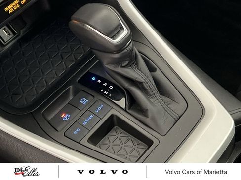 Used 2021 Toyota RAV4 XLE Premium image 19