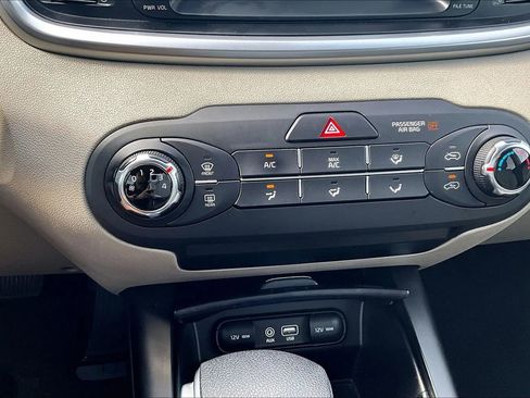 Used 2020 Kia Sorento LX FWD image 23