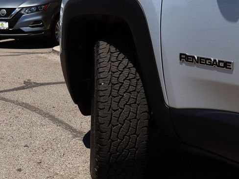Used 2017 Jeep Renegade Latitude w/ Safety & Security Group (ALP) AWD/4WD image 6