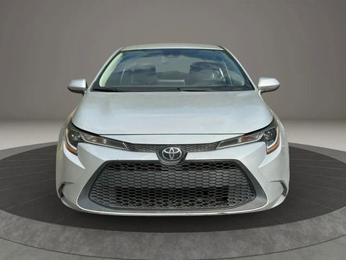 Used 2020 Toyota Corolla LE image 2
