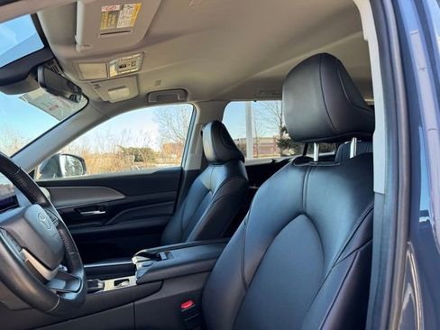 Certified 2024 Toyota Grand Highlander XLE AWD/4WD image 10