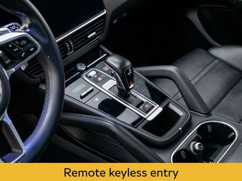 Used 2023 Porsche Cayenne AWD/4WD image 12