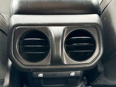 Used 2022 Jeep Wrangler Unlimited Sport AWD/4WD image 29
