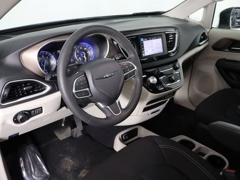 Used 2023 Chrysler Voyager LX FWD image 25