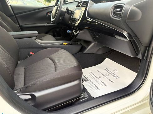 Used 2020 Toyota Prius LE w/ Carpet Mat Package AWD/4WD image 11