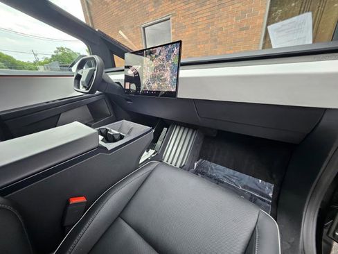 Used 2024 Tesla Cybertruck AWD Crew Cab image 66