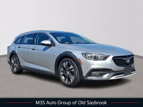 Used 2018 Buick Regal Essence w/ Sights and Sounds Package AWD/4WD image 1