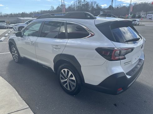 Used 2023 Subaru Outback Premium image 6