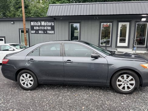 Used 2007 Toyota Camry XLE FWD image 2