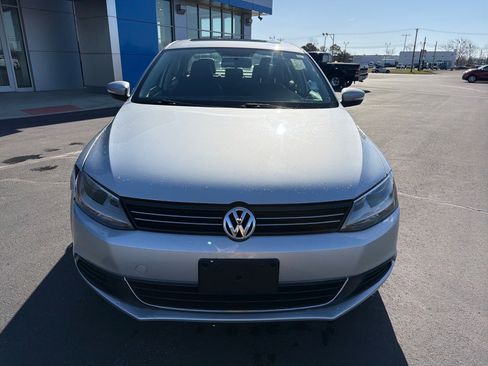 Used 2013 Volkswagen Jetta SE image 2
