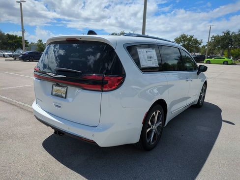 New 2026 Chrysler Pacifica Pinnacle w/ Trailer Tow Group image 5