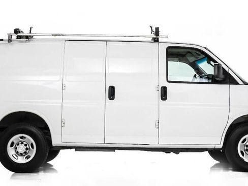 Used 2018 Chevrolet Express 2500 w/ Enhanced Convenience Package RWD image 5