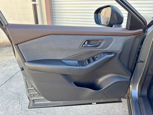 Used 2023 Nissan Rogue S FWD image 34