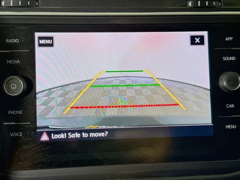 Used 2020 Volkswagen Tiguan SE FWD image 19