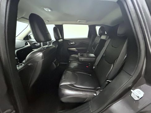 Used 2018 Jeep Cherokee Limited AWD/4WD image 19