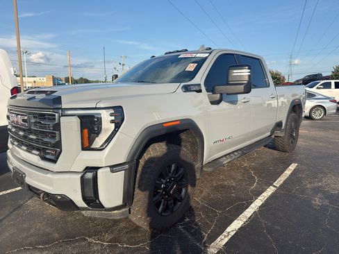 Used 2024 GMC Sierra 2500 AT4 AWD/4WD image 1