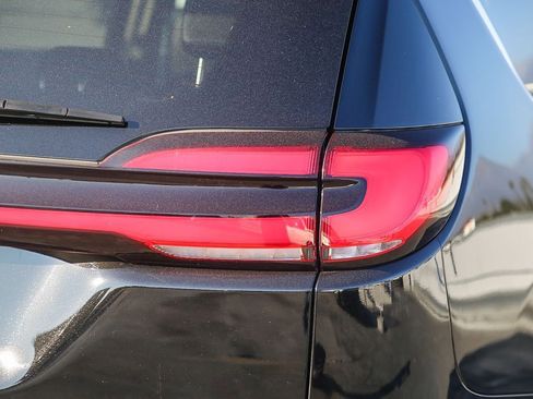 Certified 2024 Chrysler Pacifica Touring-L image 10