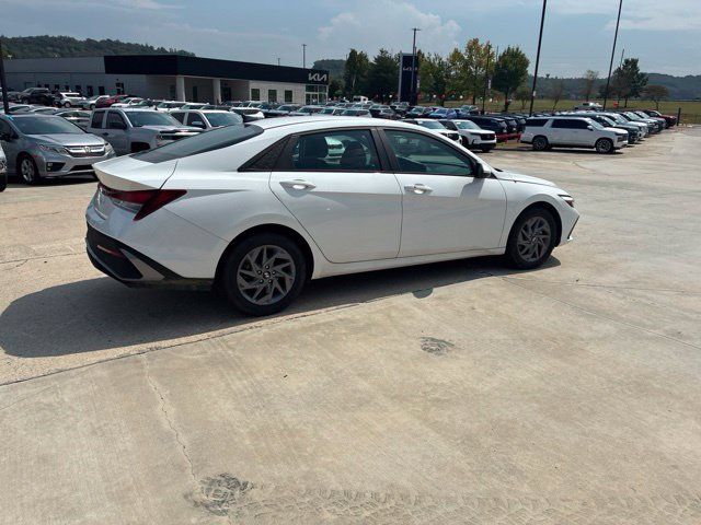 Used 2024 Hyundai Elantra SEL FWD image 40