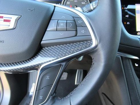 Certified 2024 Cadillac XT5 Sportv w/ Technology Package image 25