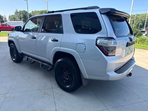 Used 2021 Toyota 4Runner Venture w/ Moonroof Package AWD/4WD image 5